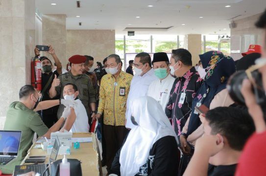 2.000 Warga Ikuti Vaksinasi Covid-19 Binda dan FKIJK Riau