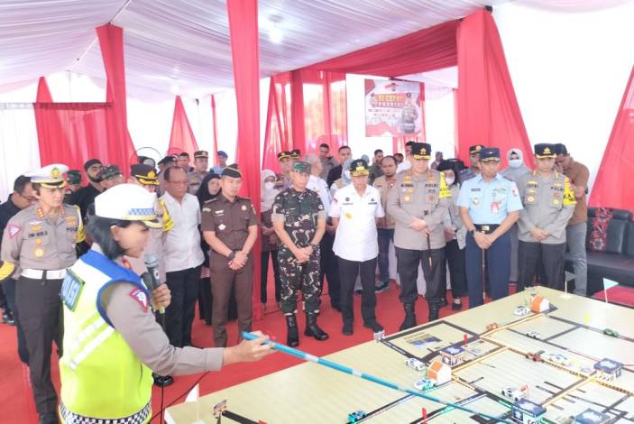 Tinjau Pos Pengamanan Lebaran di Pekanbaru dan Kampar, Gubri: Semua Petugas Siap!