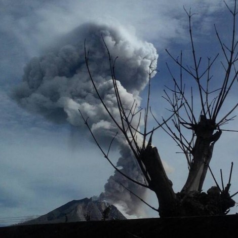 Gunung Sinabung Erupsi Lagi, Semburkan Material Hingga 4 Km