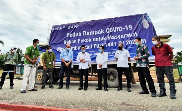 Wabup Zardewan Lepas Bantuan Sembako dari PT RAPP dan APR untuk Warga Terdampak Covid-19 di 176 Desa