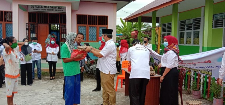 Peringati Hari Dokter ke 112, IDI Rohil Berikan Ratusan Paket Sembako kepada Masyarakat