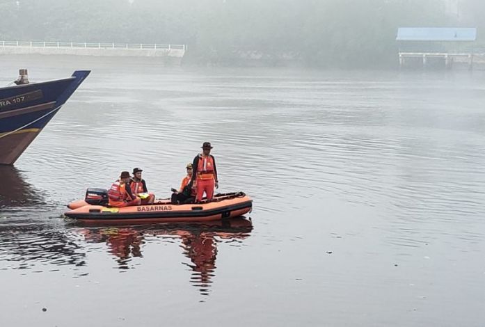 Terjun ke Sungai Siak Walau Tak Bisa Berenang, 2 Siswa SMA Hilang Tenggelam