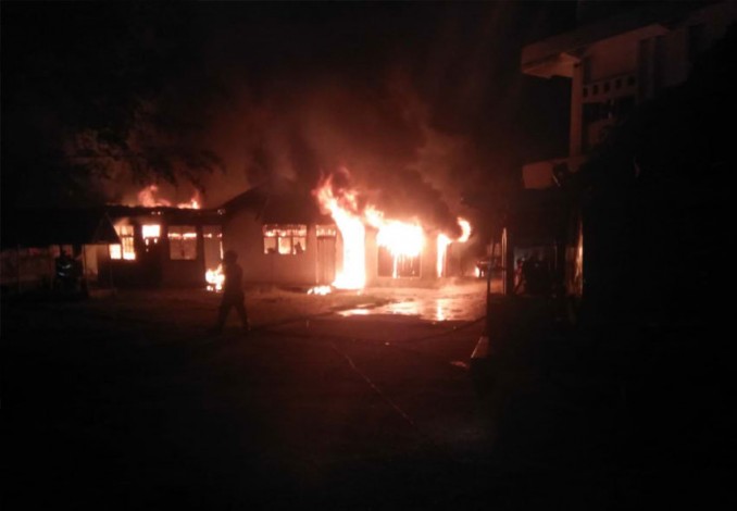5 Unit Rumah di Area Kampus STMIK Dumai Ludes Terbakar