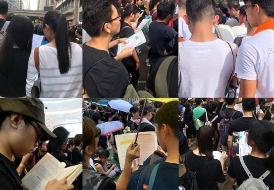 Salut, Siswa Hong Kong Kedapatan Belajar di Tengah Protes Besar-besaran