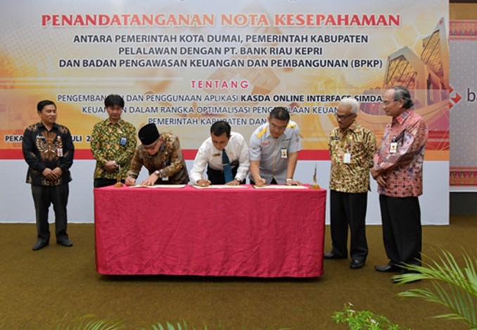 Pemko Dumai dan Pemkab Pelalawan Teken MoU Kasda Online dengan BRK dan BPKP Riau