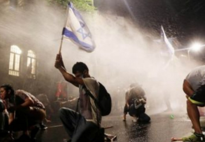 Dilanda Corona, Warga Israel Tiap Hari Demo Turun ke Jalan