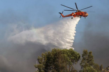 BPBD Riau Terbangkan 2 Helikoter Water Bombing untuk Padamkan Kebakaran di Rohil