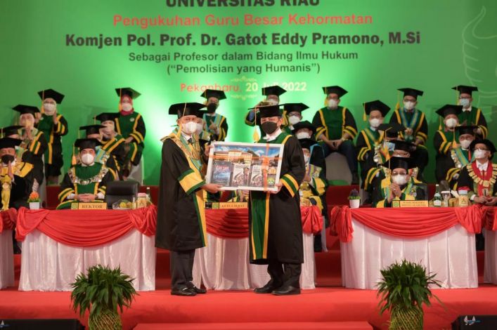 Wakapolri Gatot Pramono Sandang Guru Besar Kehormatan Unri