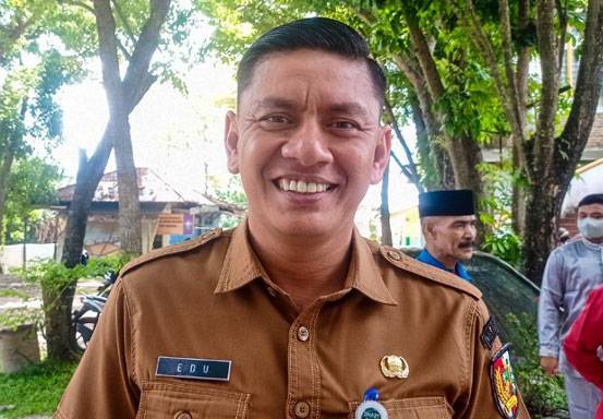 Dua Titik Drainase Jalan Arifin Ahmad Pekanbaru Dikeruk, Ditemukan Banyak Sampah dan Sedimen