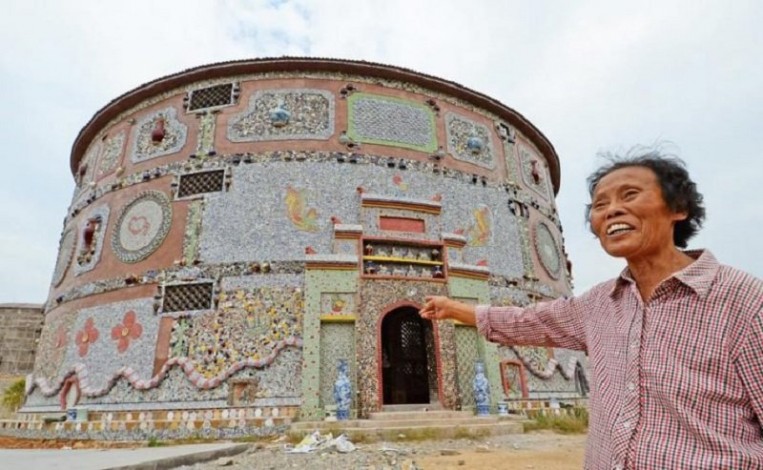 Nenek 86 Tahun Ini Habiskan Rp12 Miliar Demi Bangun Istana Keramik