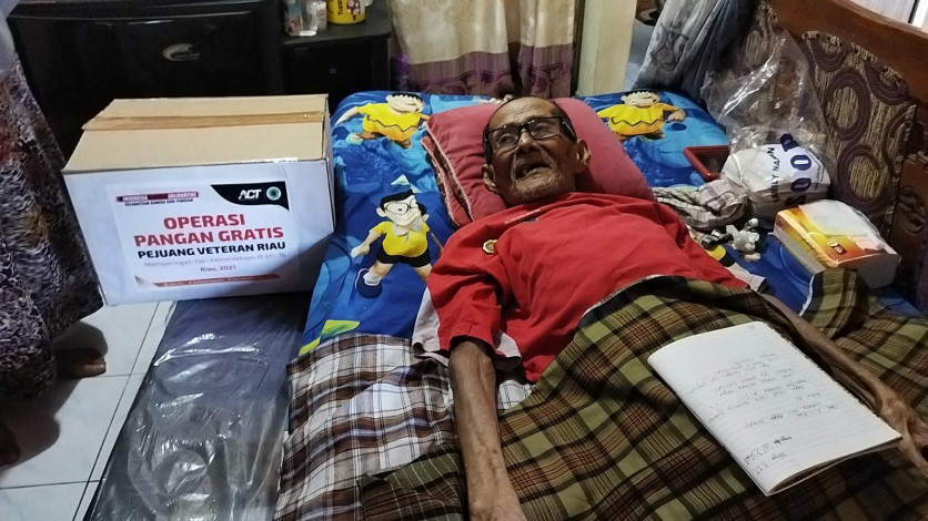 Sampena HUT RI, ACT Riau Serahkan Bantuan Pangan untuk Veteran