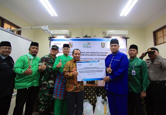 PLN Riau Serahkan Bantuan Peduli Bencana Asap ke LAMR Pekanbaru
