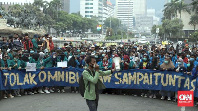 Setahun Jokowi-Maruf, Ribuan Buruh dan Mahasiswa Bergerak ke Istana