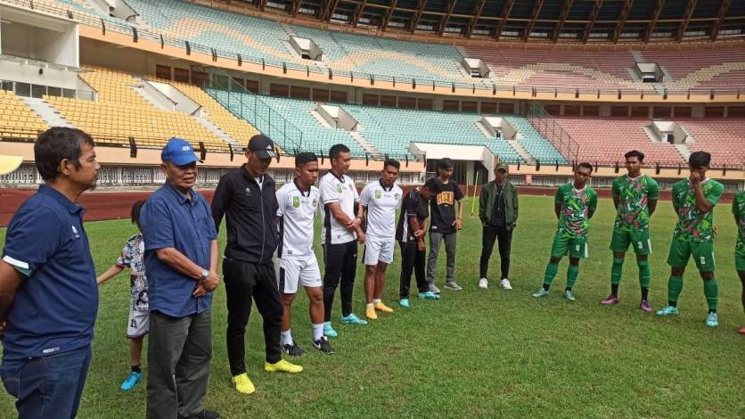 KONI Riau Cek Latihan Tim Sepakbola Porwil XI, Target Lolos PON Aceh-Sumut