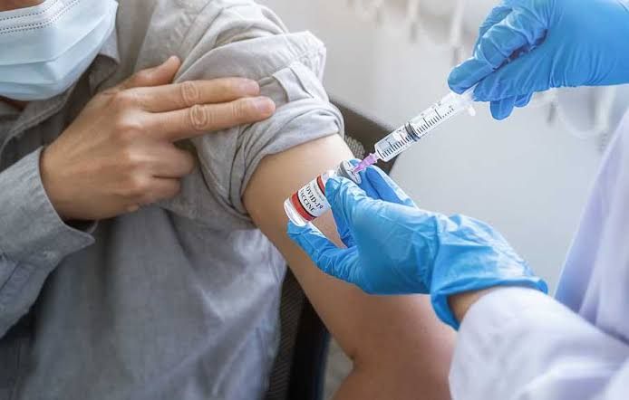 Banyak Penolakan, Vaksinasi Lansia di Pekanbaru Terkendala