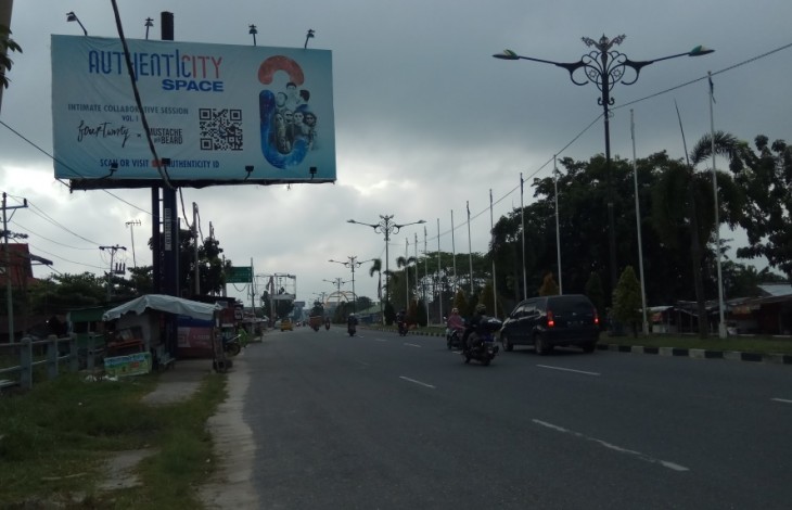 Dua Tiang Billboard di Yos Sudarso Diduga Salahi Aturan