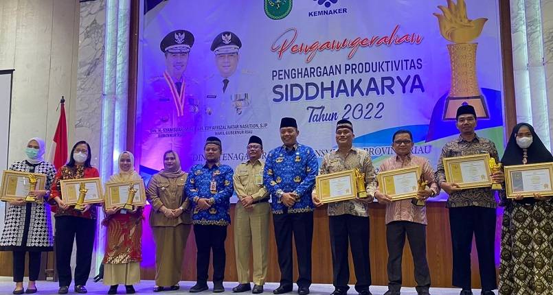 Pemprov Riau Beri Penghargaan Produktivitas Siddhakarya, Perusahaan Diminta Bina UMKM