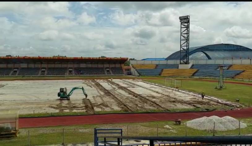 Selesai Rehab, Masa Pemeliharaan Rumput Stadion Kaharuddin Nasution Rumbai Enam Bulan