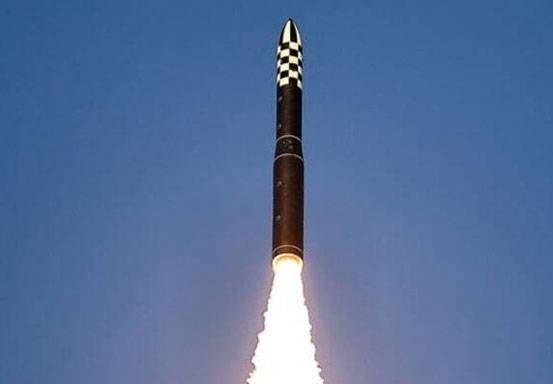 Korea Utara Sukses Uji Coba ICBM Hwaseong-18