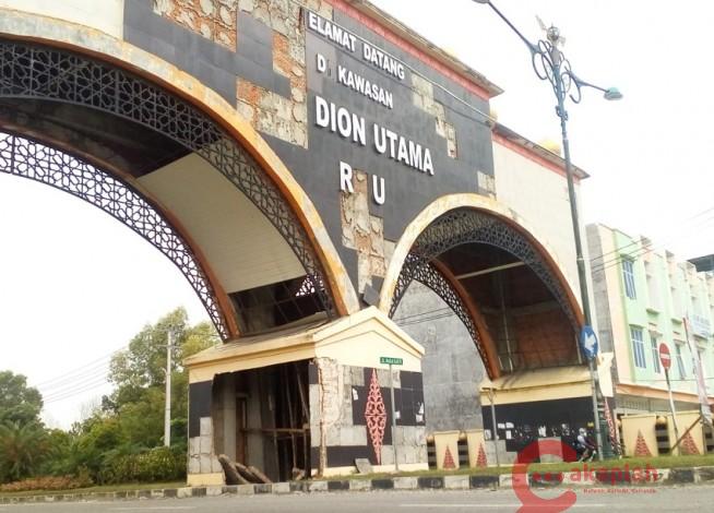 Tak Hanya Stadion Utama Riau yang Tak Terurus, Gerbang Pun Sudah Rusak Parah