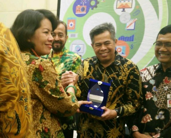 Raih Peringkat Pertama, Media Center Riau Terima Penghargaan dari Kemen Kominfo