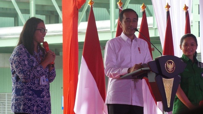 Ini Momen Lucu Saat Jokowi Resmikan Pabrik PT APR di Pelalawan