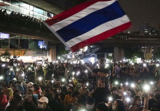 Massa Demo Parlemen usai Mosi Tak Percaya PM Thailand Gagal