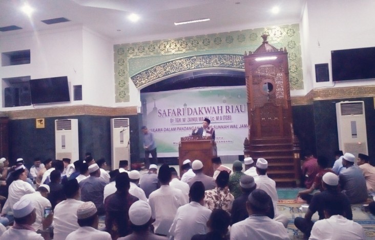 TGB Ajak Warga Riau Teladani Sultan Syarif Kasim