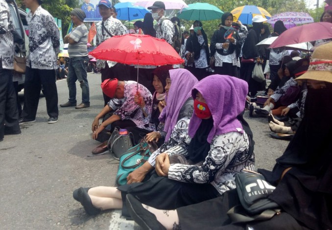 Demonstran Ancam Akan Lumpuhkan Pendidikan di Pekanbaru
