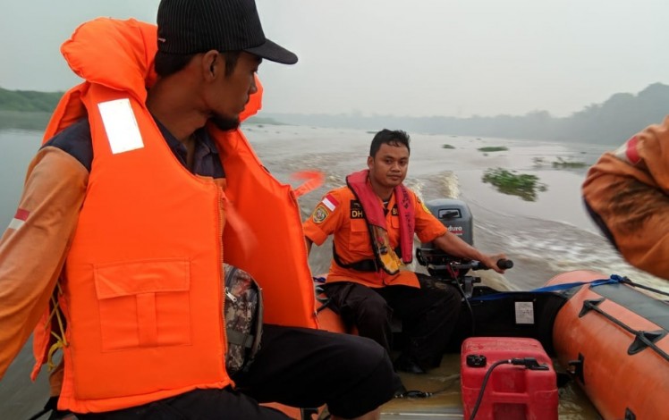 Tim SAR Dikerahkan Cari Operator Alat Berat yang Hilang di Sungai Ujung Tanjung