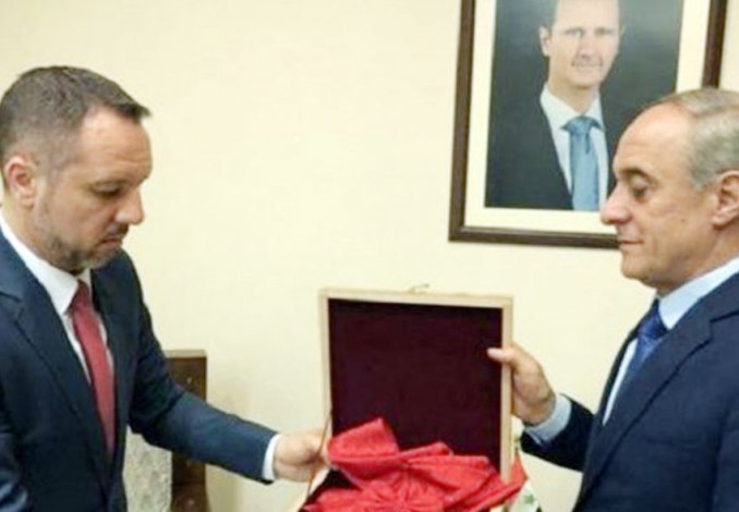Assad Kembalikan Penghargaan Tertinggi dari Prancis