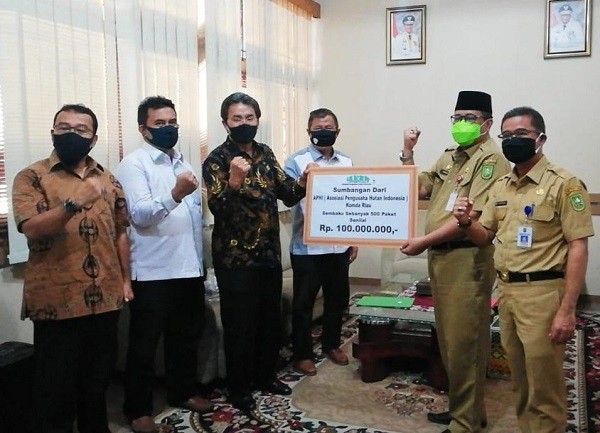 APHI Riau Bantu 500 Paket Sembako untuk Warga Terdampak Covid-19