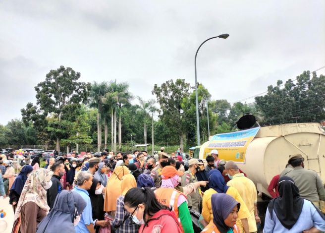Jelang Lebaran, Warga Pekanbaru Serbu Pasar Murah Pemprov Riau
