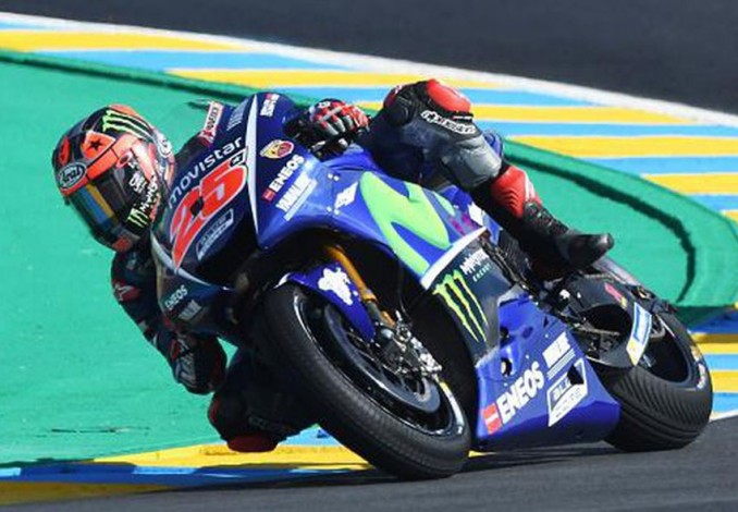 Rossi Jatuh, Vinales Juarai MotoGP Prancis