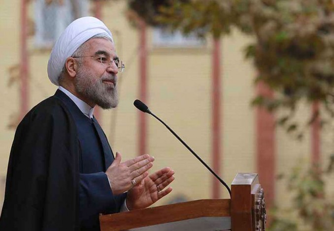 Ratusan Warga Iran Rayakan Kemenangan Rouhani