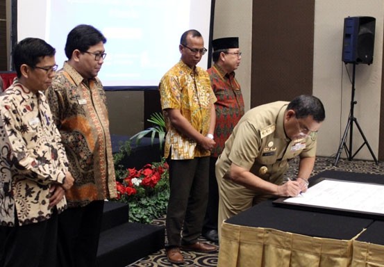 Kepala Daerah se-Riau Teken Komitmen Pengelolaan Pengaduan Pelayanan Publik