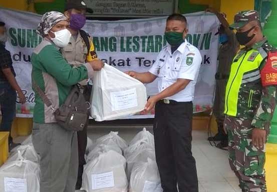 PT SRL Bagikan Ratusan Paket Sembako kepada Warga Rupat