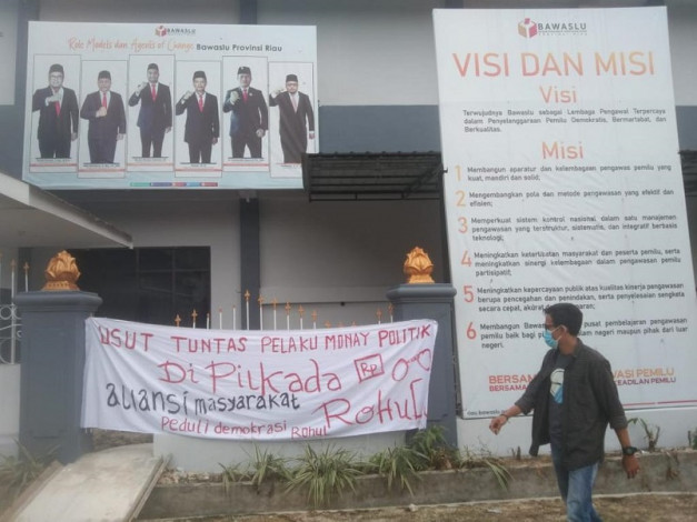 AMPD Datangi Bawaslu Riau, Minta Pelanggaran Pilkada Rohul Ditindak