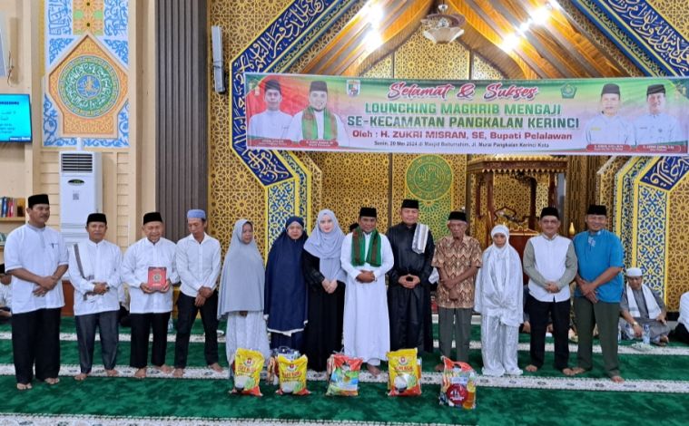 Pemkab Pelalawan Launching Maghrib Mengaji, Bupati Zukri: Saya Bakal Keliling dari Masjid ke Masjid