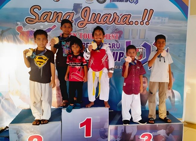 Atlet Junior Taekwondo PTPN IV Regional III Borong Tujuh Medali