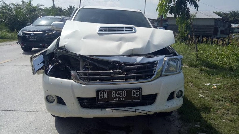 Mobilnya Diseruduk Truk, Ketua DPRD Pelalawan Selamat dari Maut