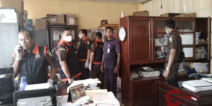 Tim Satuan Pidana Khusus Kejati Geledah Kantor Disdik Riau