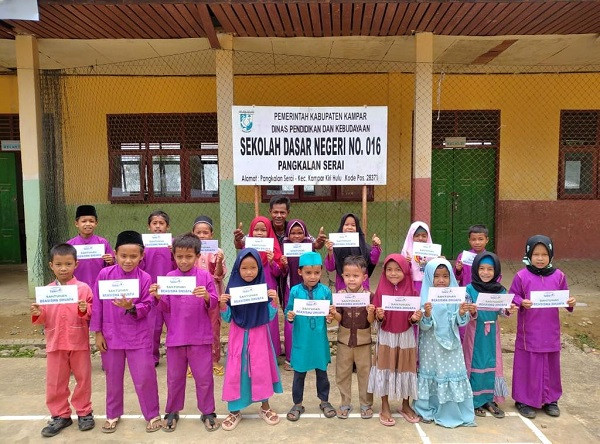Rumah Yatim Beri Bantuan Pendidikan Bagi Puluhan Anak di Pelosok Riau