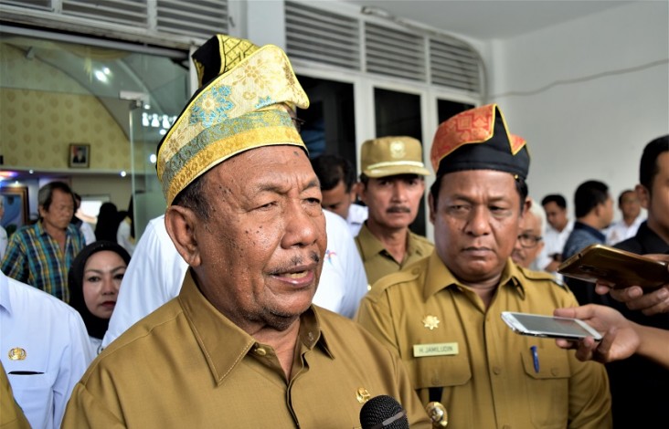 Hari Pertama Jabat Plt Gubernur Riau, Wan Thamrin Tak Terlihat di Kantor