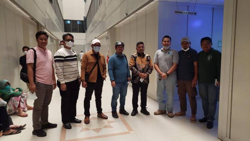 Wabup dan Ketua DPRD Pelalawan Besuk Aktivis Said Abu Sofyan di RS Serang Banten