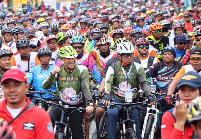 Diwarnai Hujan, Ribuan Pegowes Tetap Ramaikan Sepeda Nusantara Fun Bike Etape Pekanbaru
