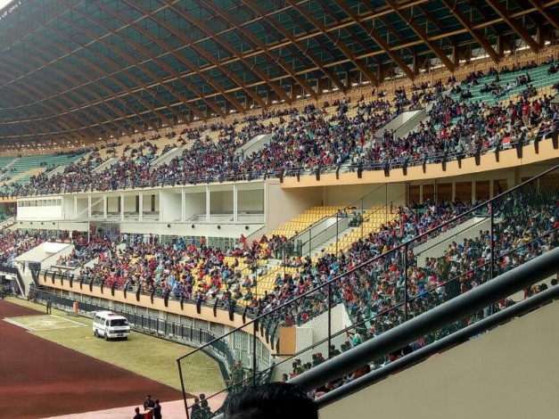 Ribuan Masyarakat Mulai Padati Stadion Utama Riau