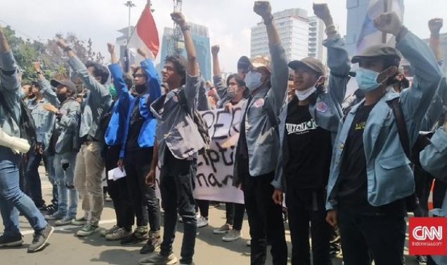 BEM SI Bergerak Demo Kritik 7 Tahun Jokowi di Istana Negara
