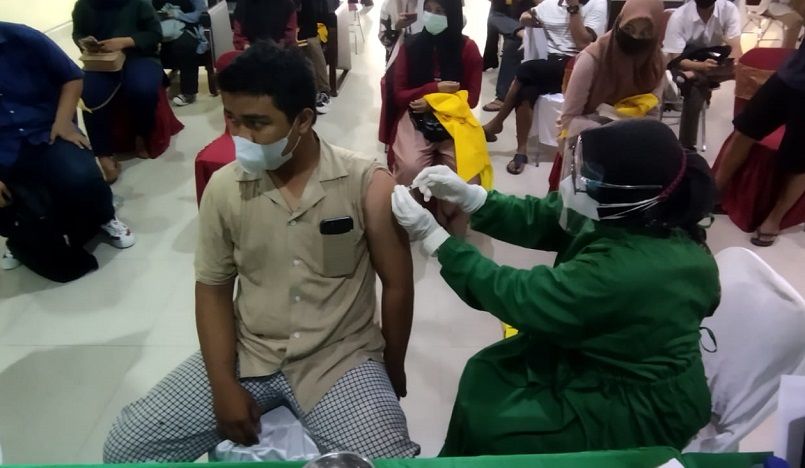 Capaian Vaksinasi Masuk Indikator, PPKM 10 Kabupaten di Riau Naik Level 3