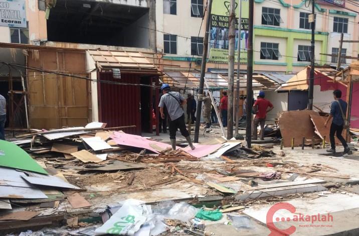 Kios TPS Pedagang Plaza Sukaramai Dibongkar Paksa